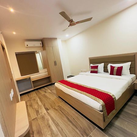 Hotel Raga Karimnagar Bagian luar foto