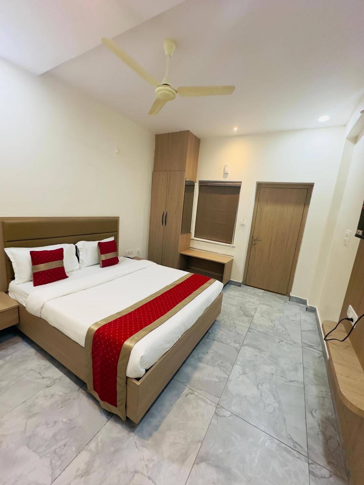Hotel Raga Karimnagar Ruang foto