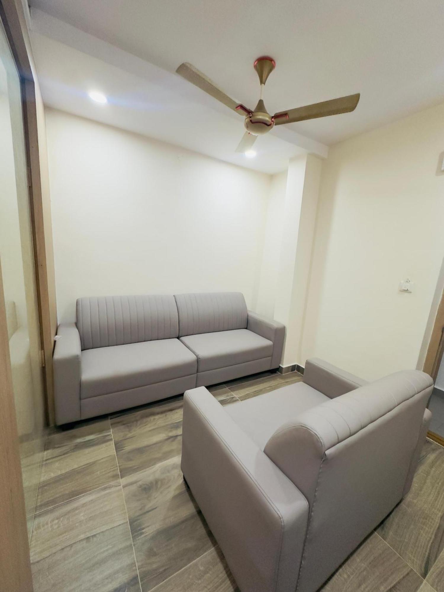 Hotel Raga Karimnagar Bagian luar foto