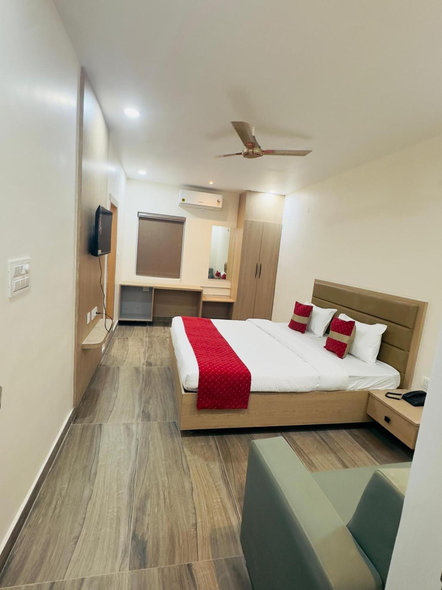 Hotel Raga Karimnagar Ruang foto