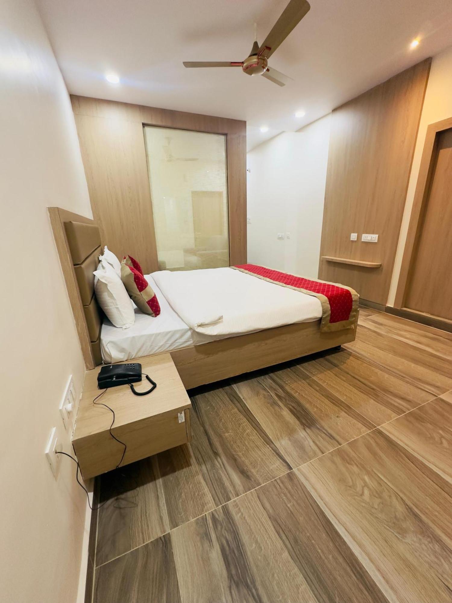 Hotel Raga Karimnagar Ruang foto